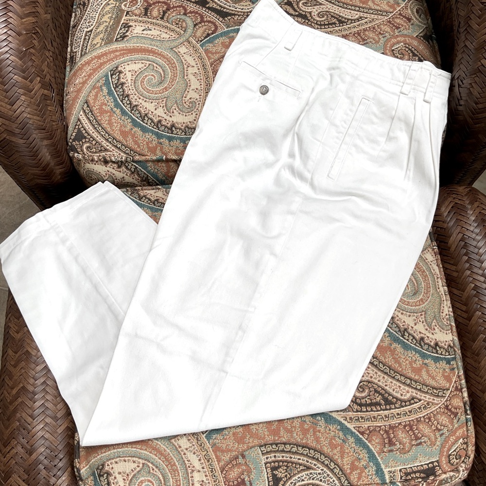Liz Claiborne ladies pleated pants. EUC.